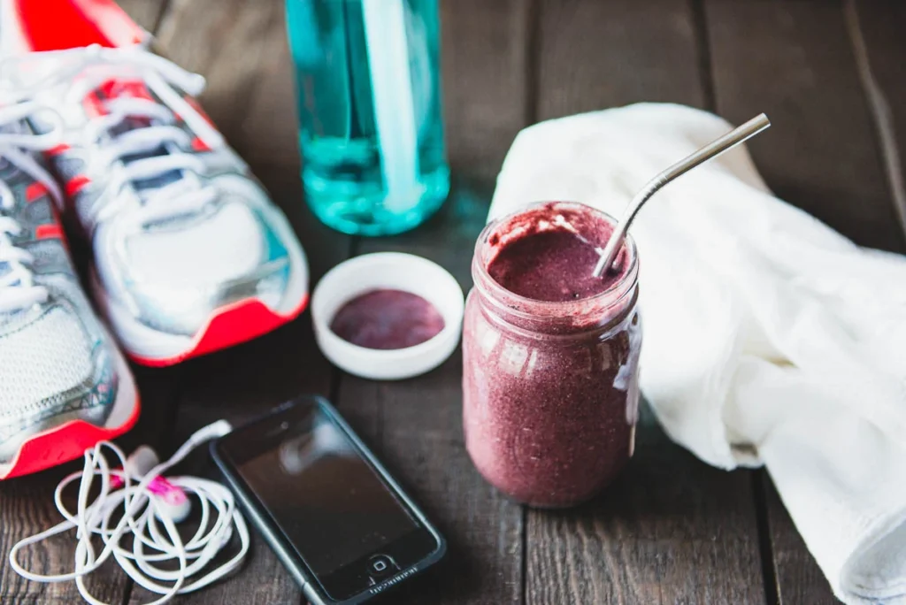 workout-objects-with-smoothie